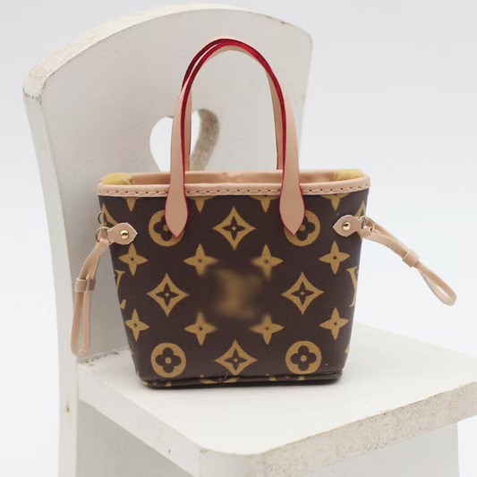 🖤 Petite Labubu Chic Shoulder Bag – Limited Edition Collectible ✨