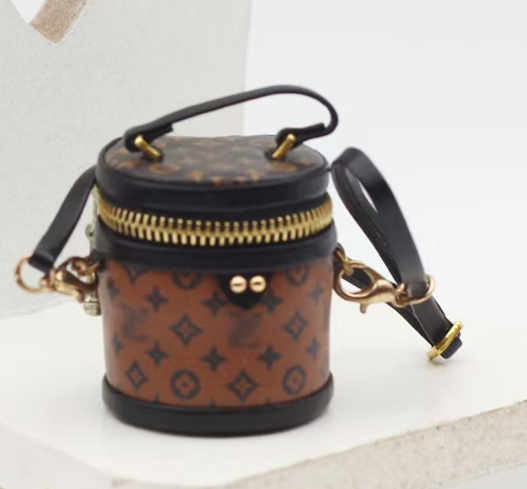 🎀 can open Mini Labubu Couture Clutch – Exquisite Art Toy Bag 💎