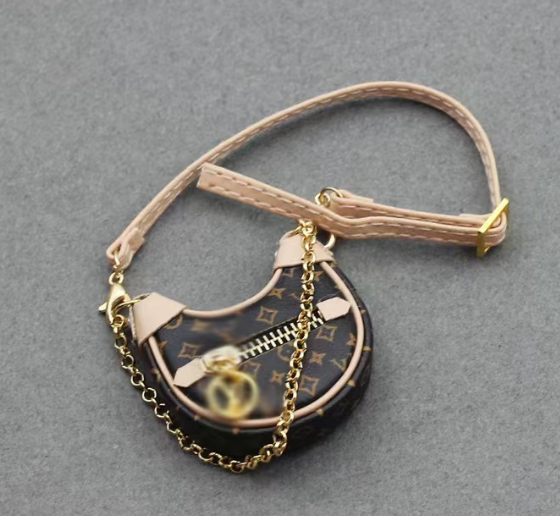 🌟 Labubu Tiny Haute Purse – Unique & Playful Luxury 🎀