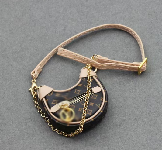🌟 Labubu Tiny Haute Purse – Unique & Playful Luxury 🎀