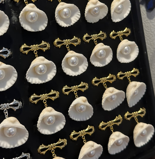 Pearl Seashell Brooch for Women – Elegant Ocean-Inspired Shell Pearl Pin, Coastal Jewelry Accessory