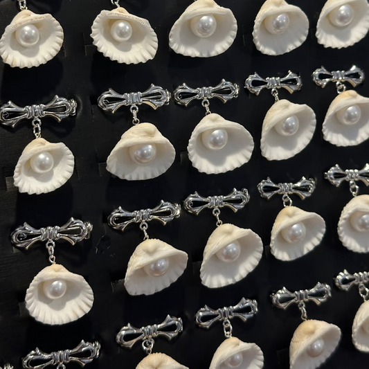 Pearl Seashell Brooch for Women – Elegant Ocean-Inspired Shell Pearl Pin, Coastal Jewelry Accessory
